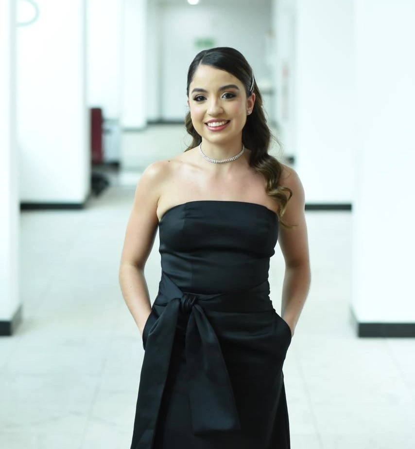 Ana Clara Andrade Santos, nutricionista, sorrindo